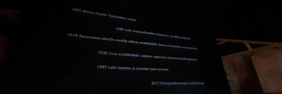 Tasa-arvon edistysmistä Suomessa kuvaavia lauseita sisältä musta seinä